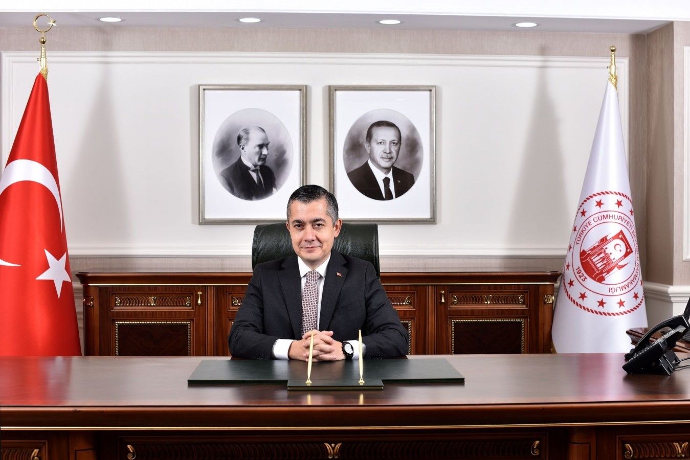 Makam Fotoğraf Çekimi: Kurumsal İmajınızı Güçlendiren Profesyonel Dokunuş